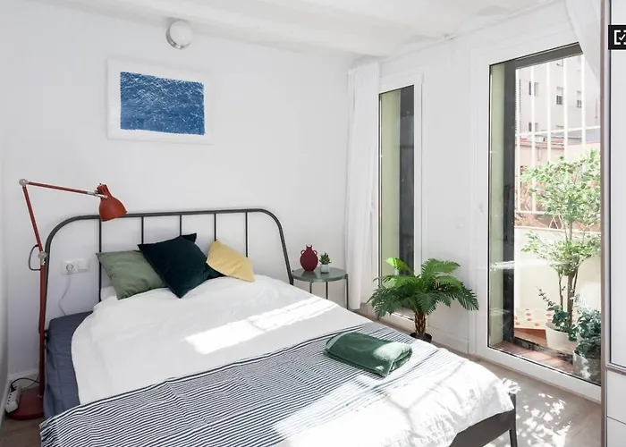 Ramblas Apartments - 01
